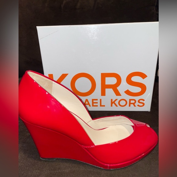 Michael Kors Ruby Red Wedges Size 8 - Picture 2 of 3